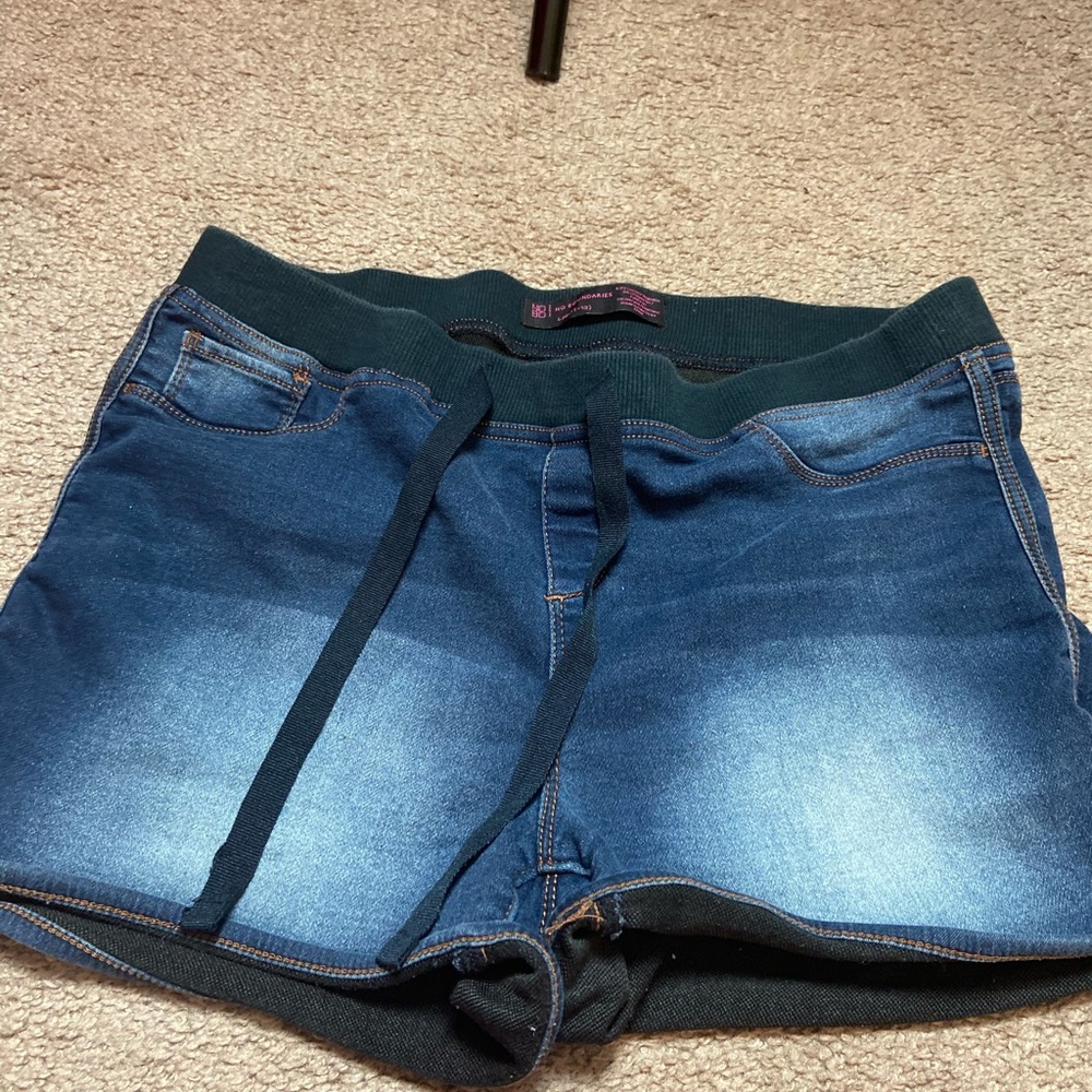 No boundaries jr shorts